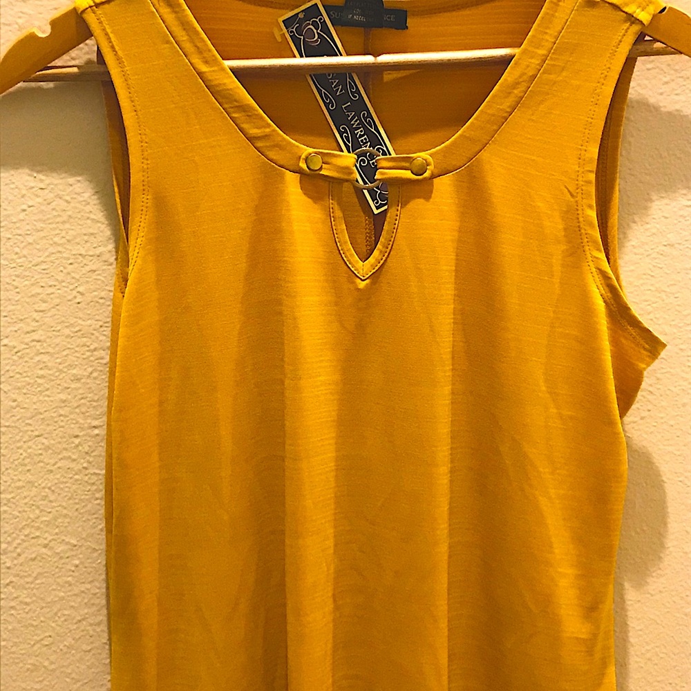 New with Tags Size S Susan Lawrence top